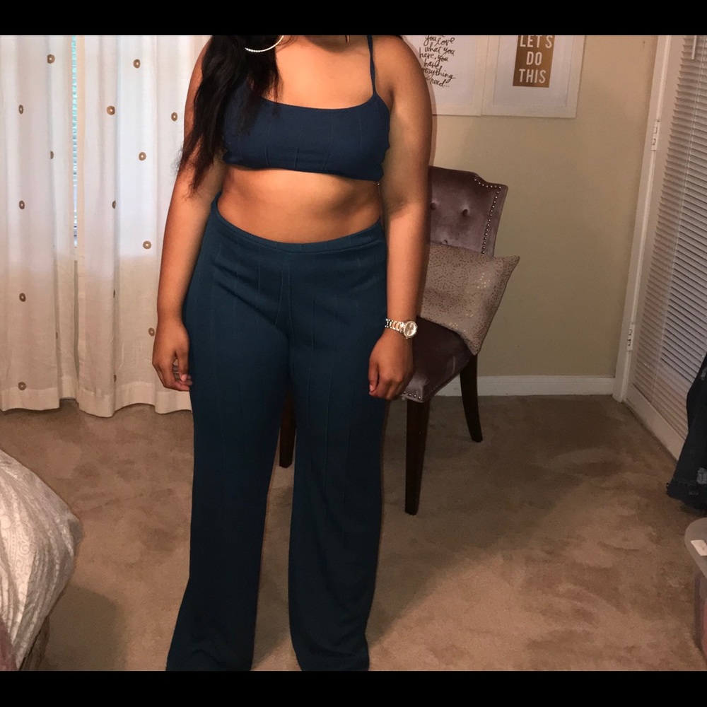 Wide leg pants set with crop top - Picture 2 of 2